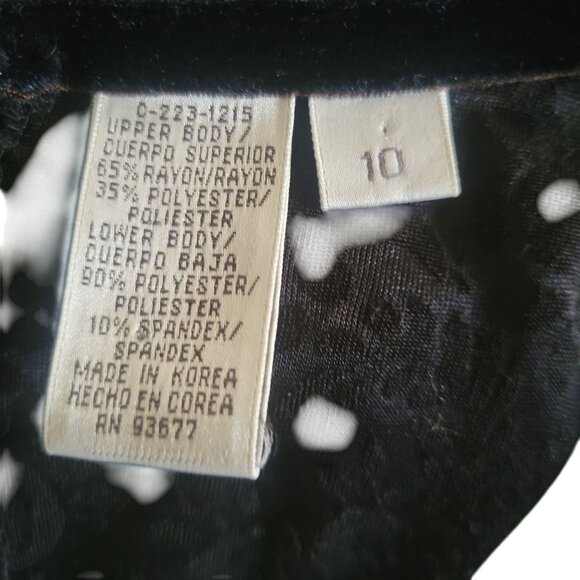 Elegant Black‎ Velvet Evening Gown With Sheer Lace Sleeves & Floral Detail lace - Picture 9 of 10